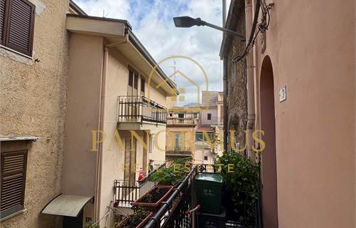 Bilocale con tetti affrescati – Torretta, Via Giulio Cesare